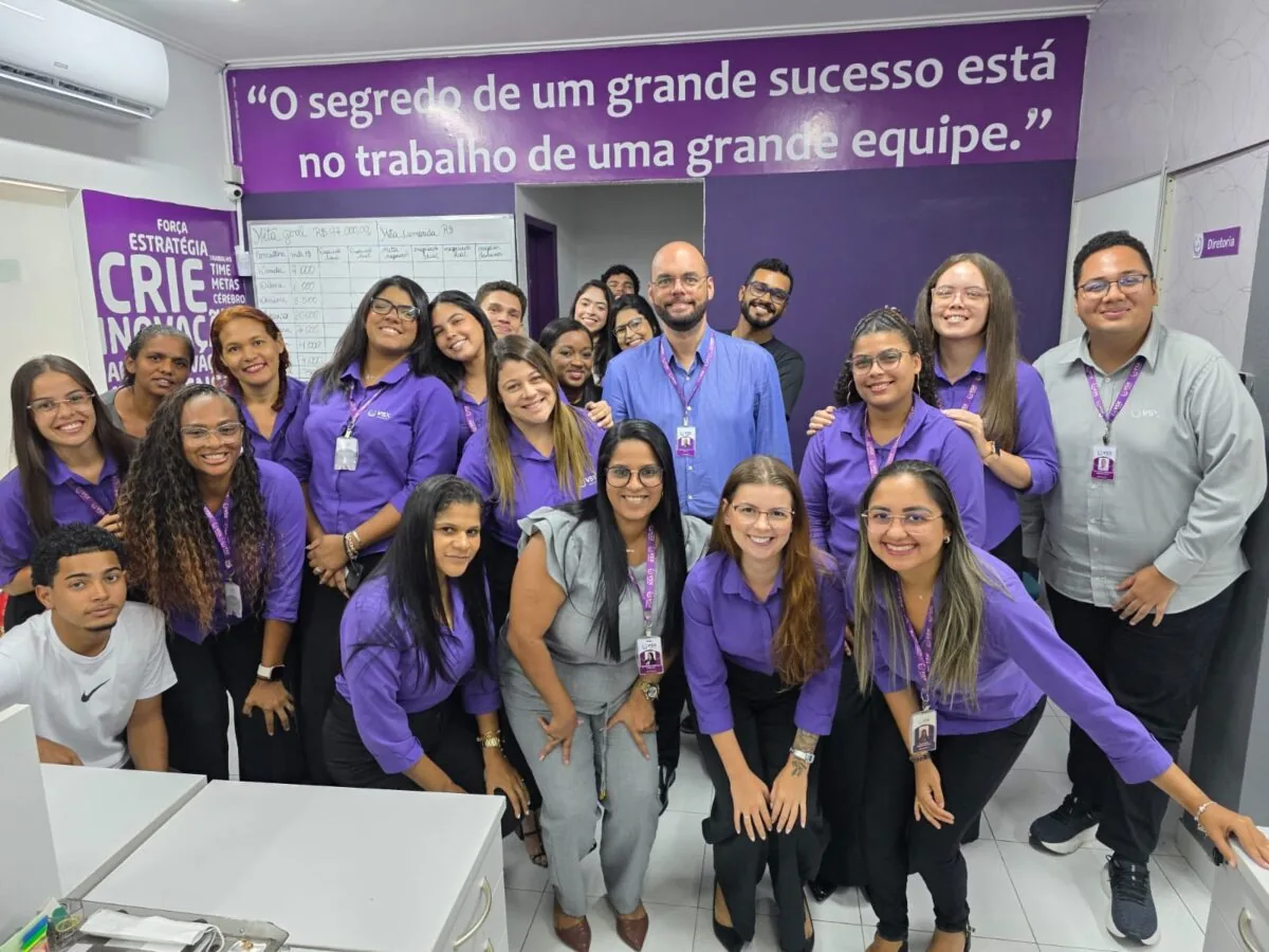 Equipe Grupo VSX reunida no escritório